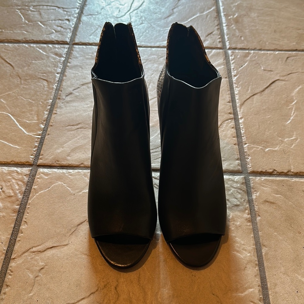 Black and white Vince camuto vc- aritziana heels
